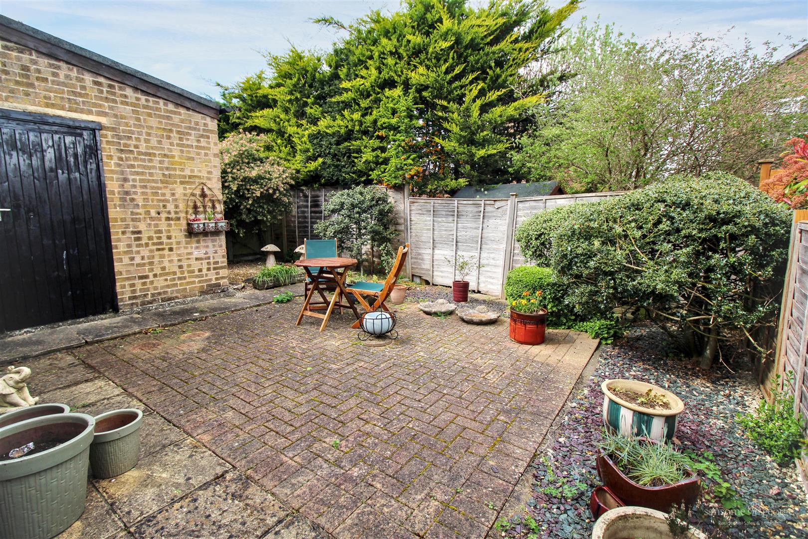 2 bed property in Devonshire Gardens, Reading
